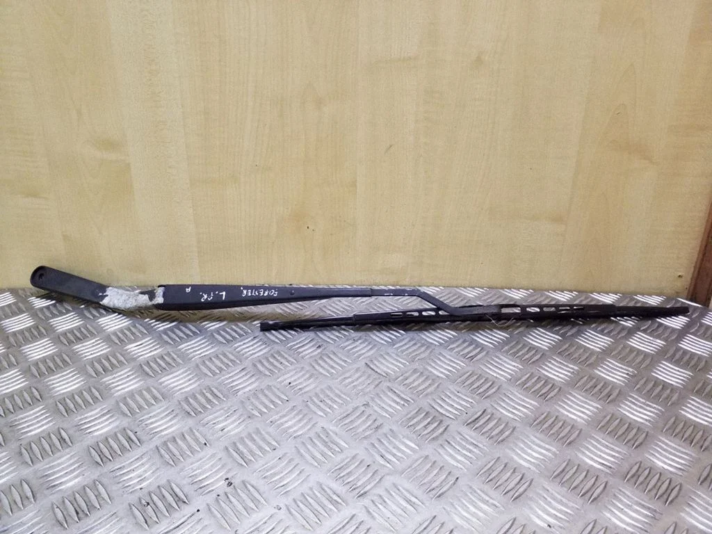 Front wiper blade arm – left