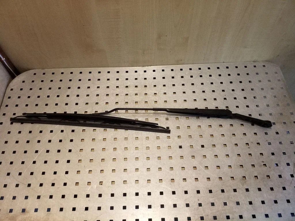 Front wiper blade arm 1U1955409