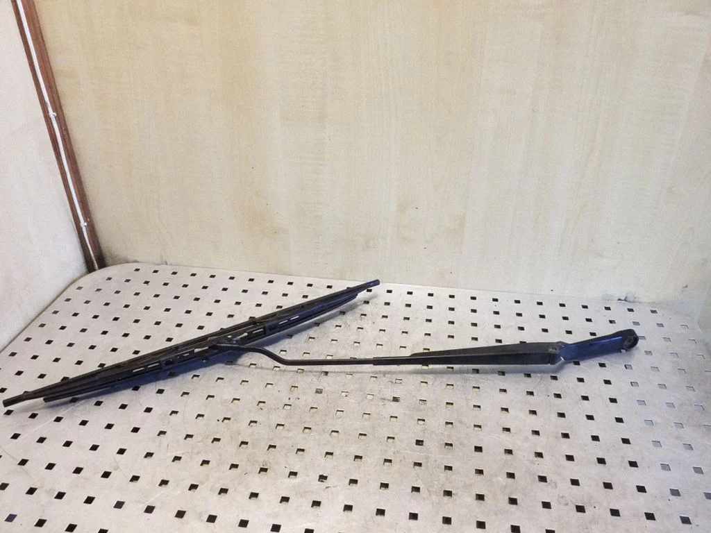 Front wiper blade arm – Skoda Octavia Mk2 (1Z) (2004-2013)