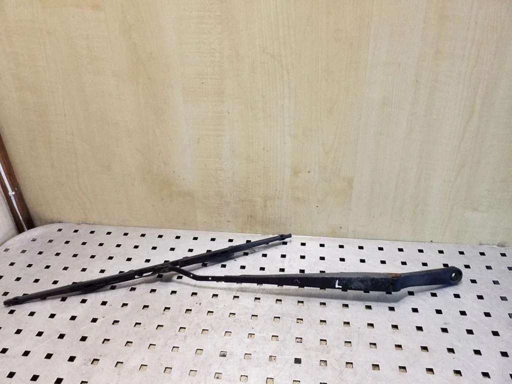 Front wiper blade arm – left