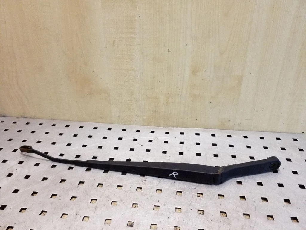 Front wiper blade arm – right
