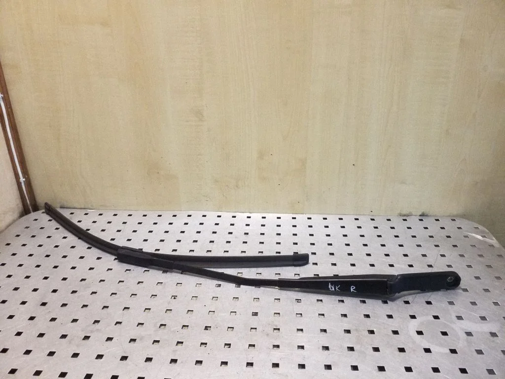 Front wiper blade arm 4G2955408C