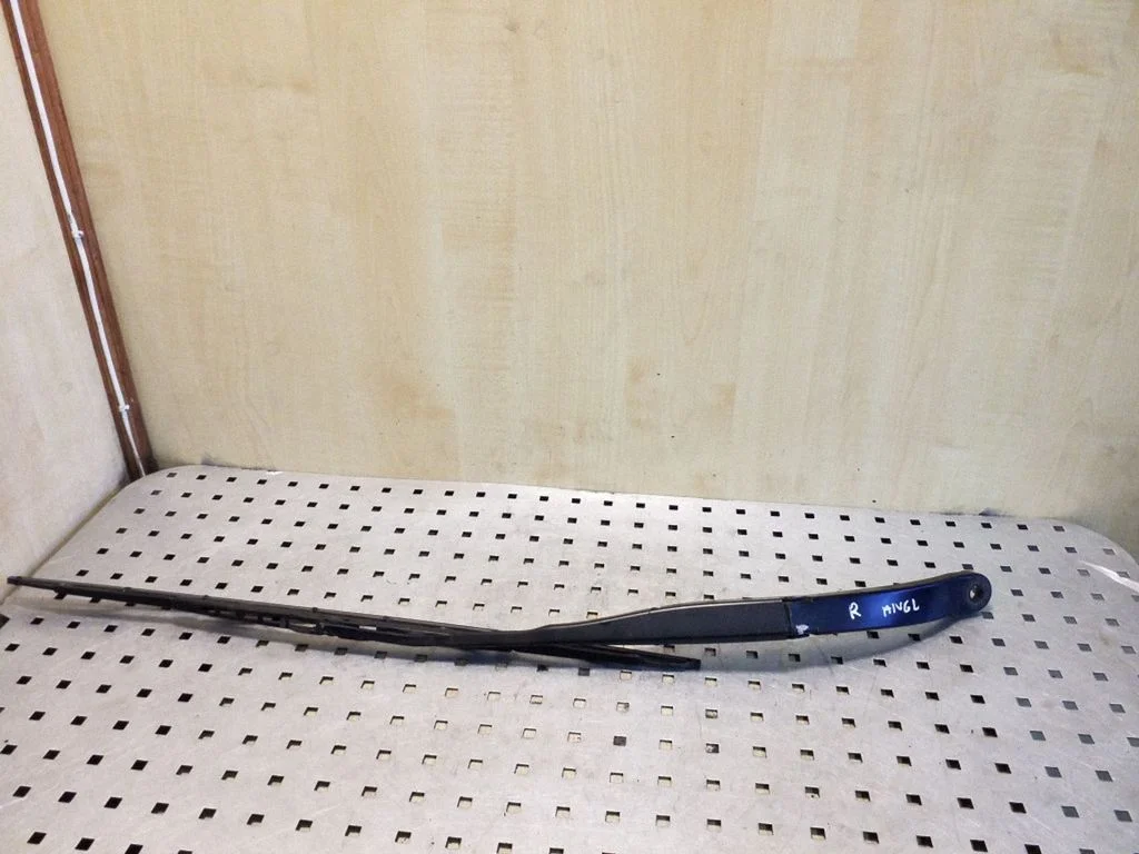 Front wiper blade arm – right