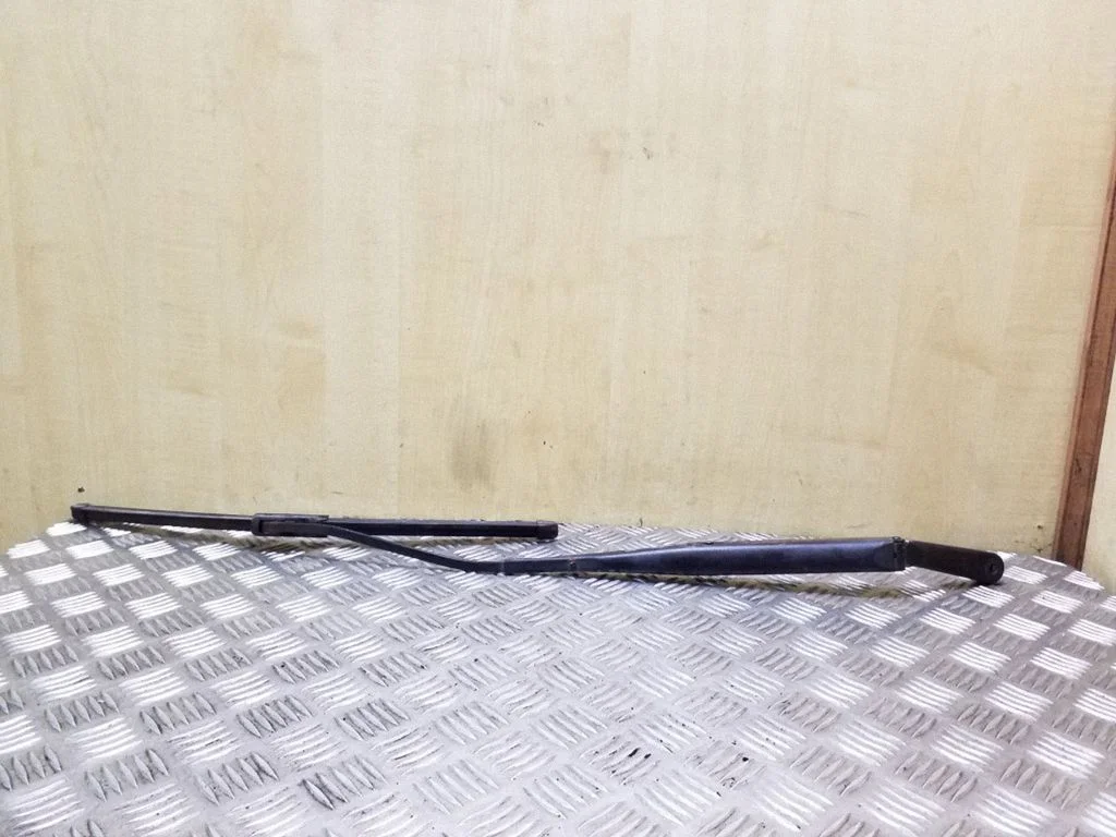 Front wiper blade arm – left