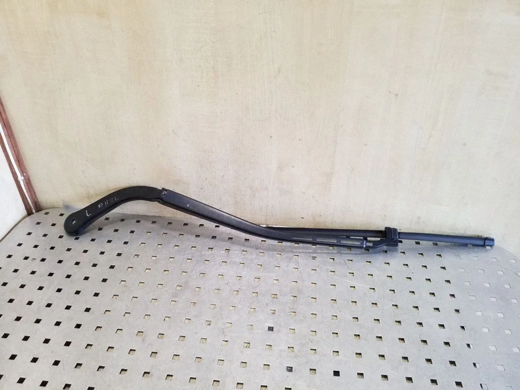Front wiper blade arm 61617171642