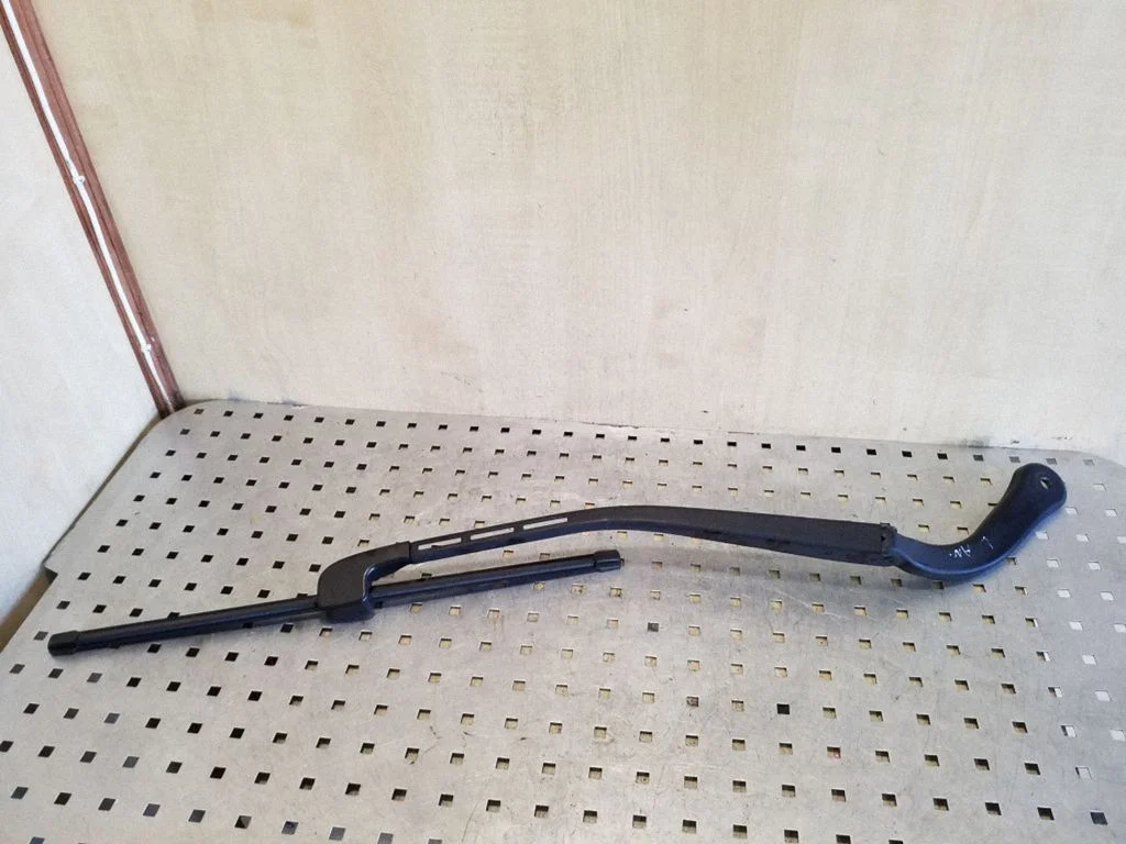 Front wiper blade arm – left