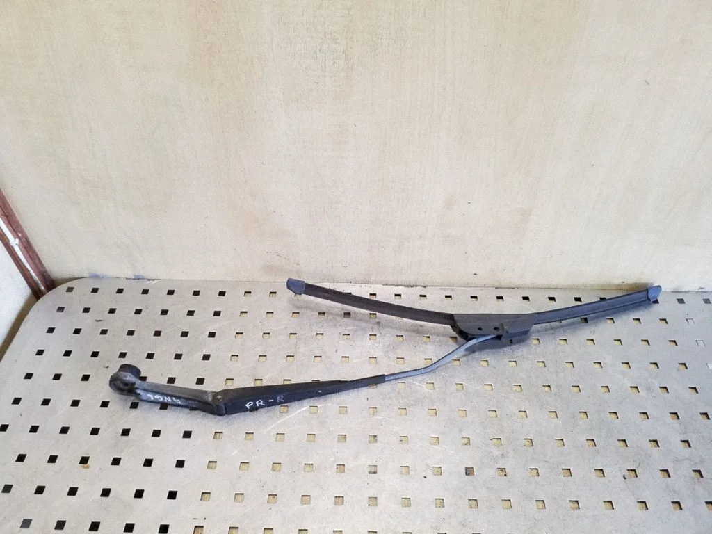 Front wiper blade arm – left