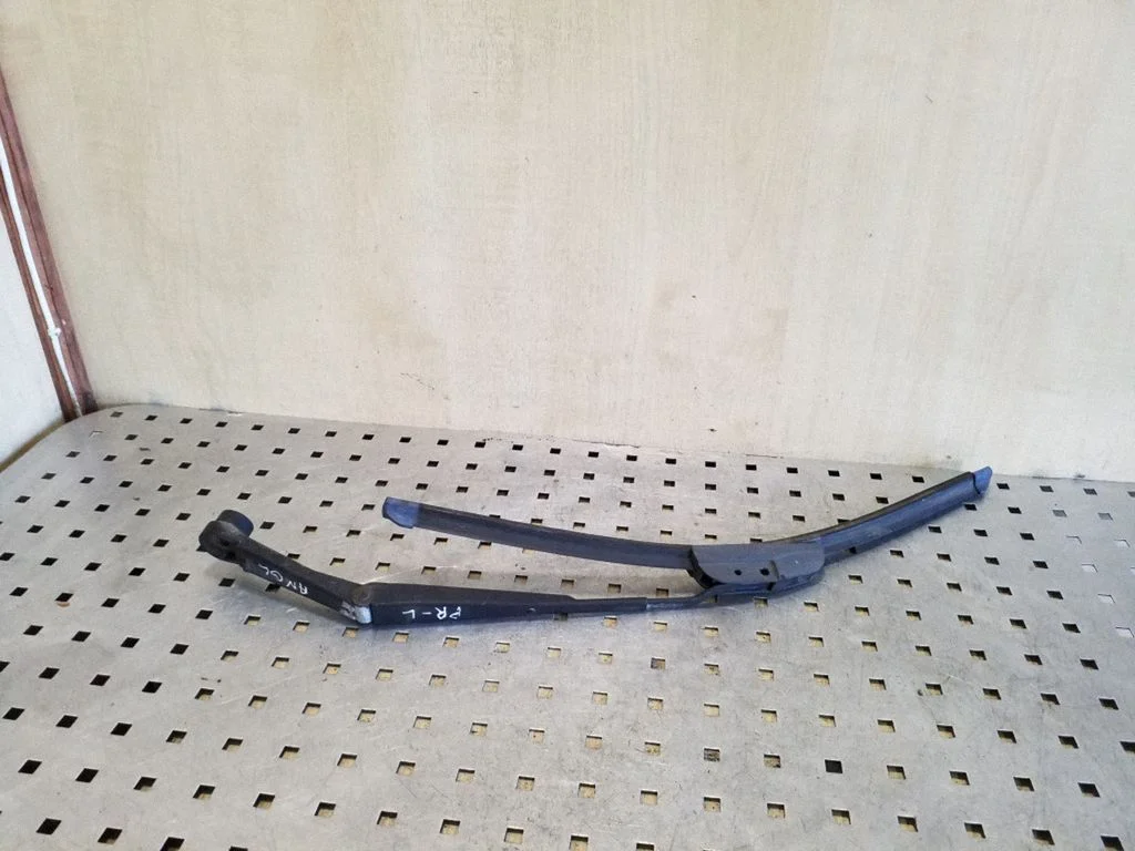 Front wiper blade arm – right