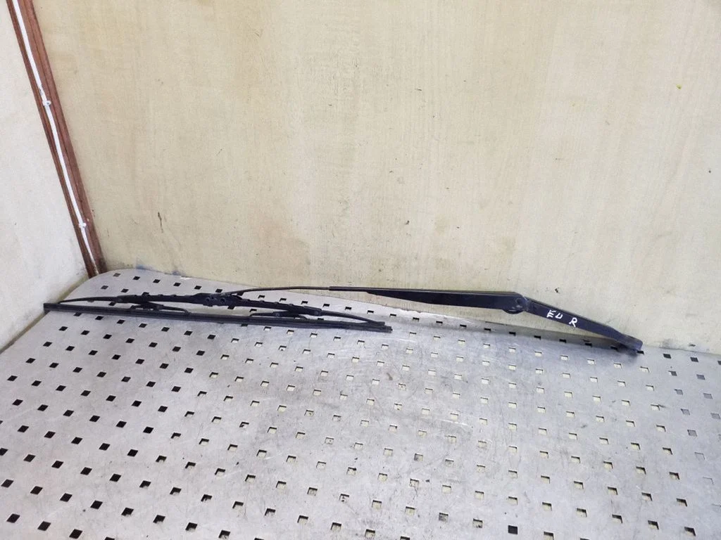 Front wiper blade arm – right