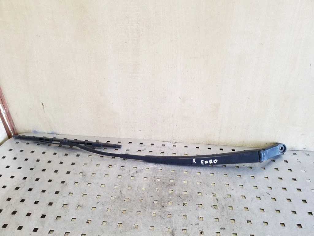 Front wiper blade arm LP7109