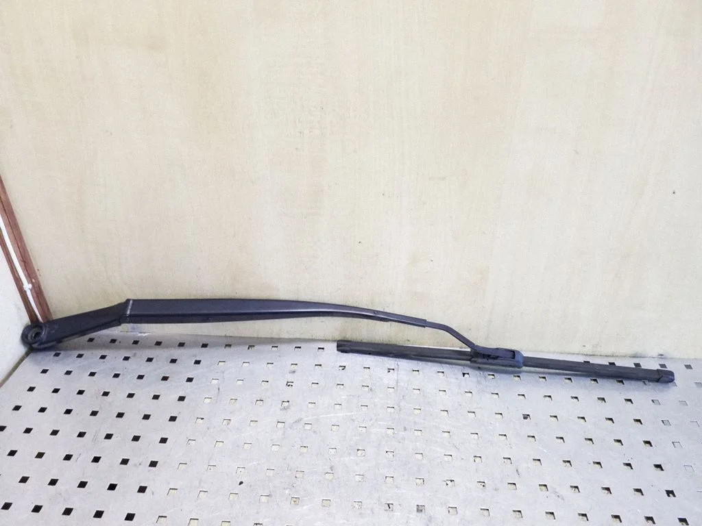 Front wiper blade arm – right