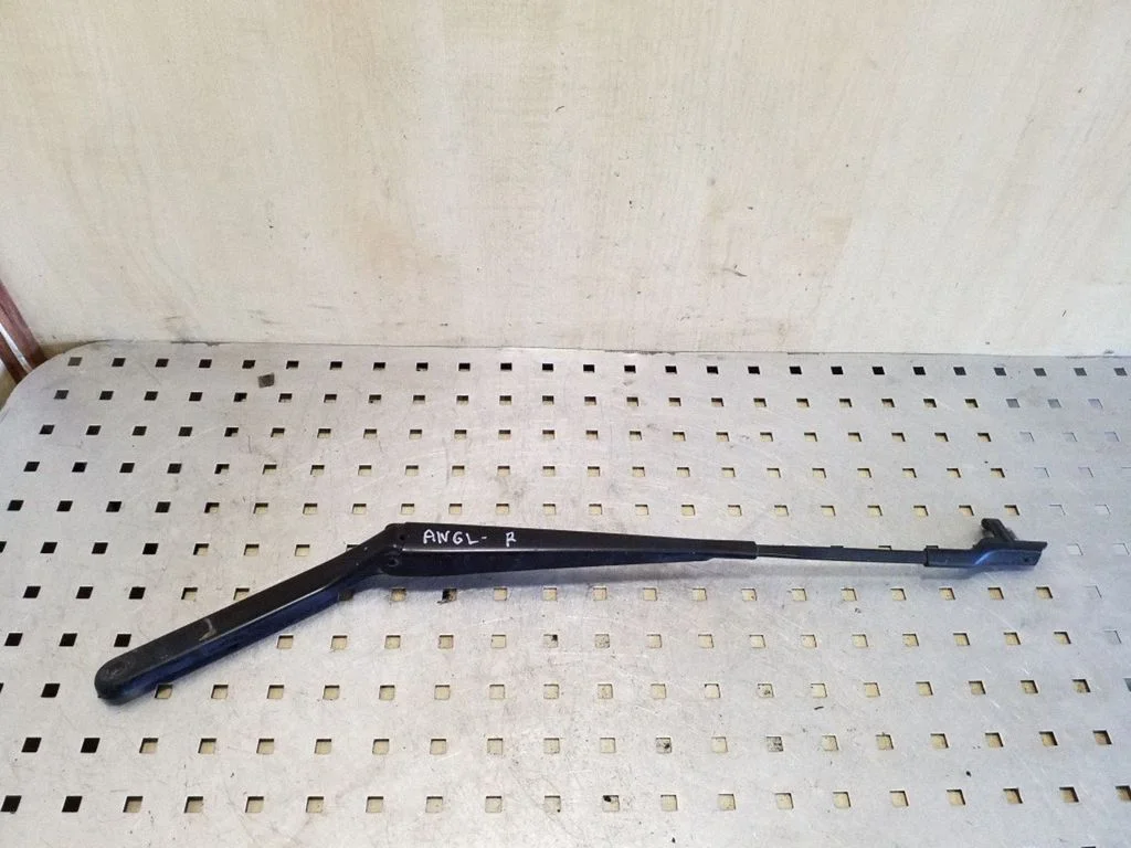 Front wiper blade arm – right