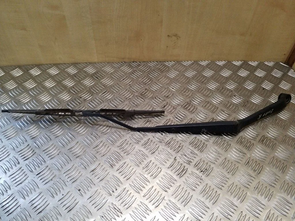 Front wiper blade arm – right