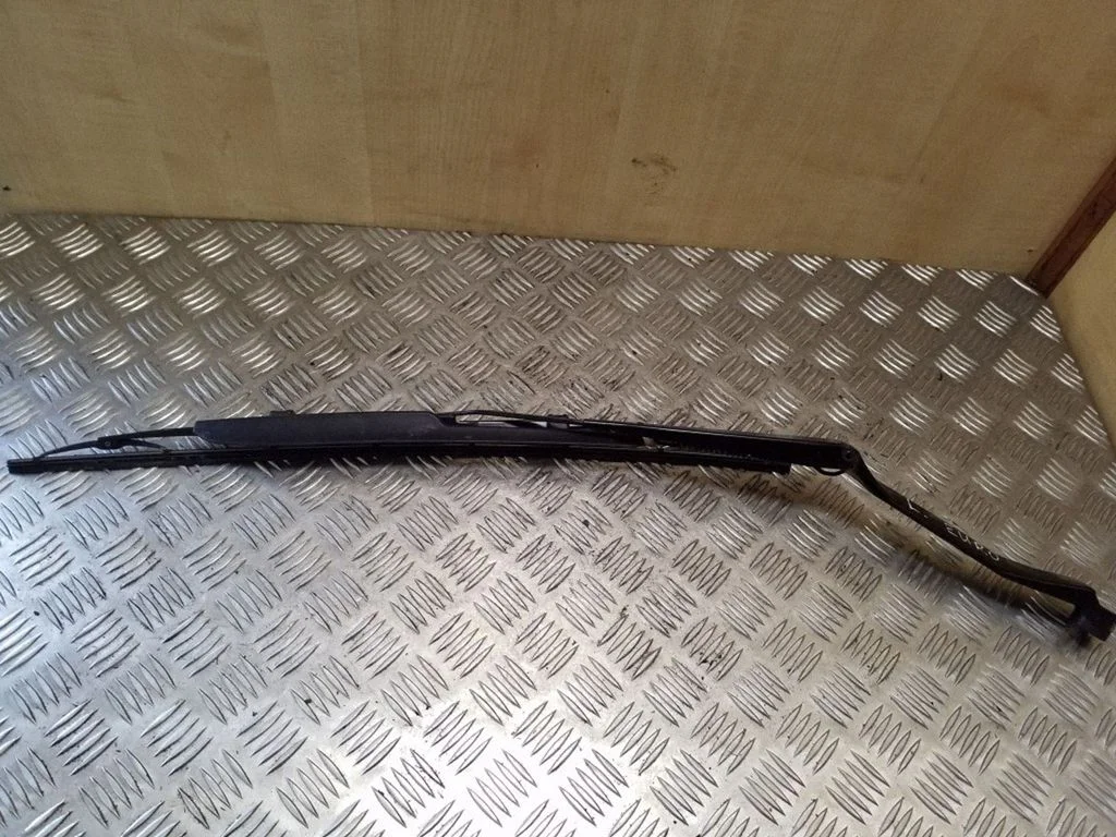 Front wiper blade arm – Toyota RAV 4 (XA20) (2000-2005)