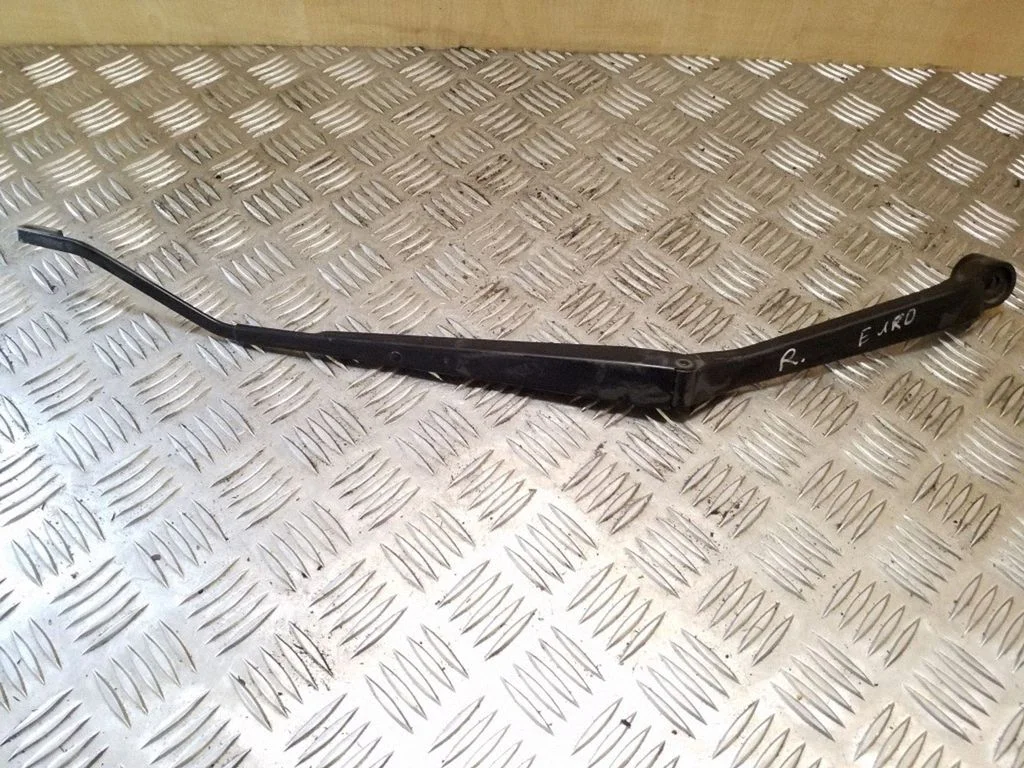 Front wiper blade arm – Toyota RAV 4 (XA20) (2000-2005)