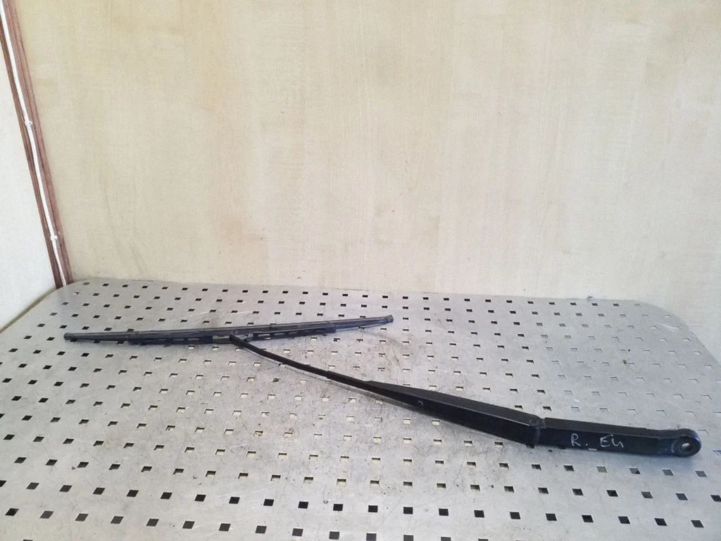 Front wiper blade arm – right