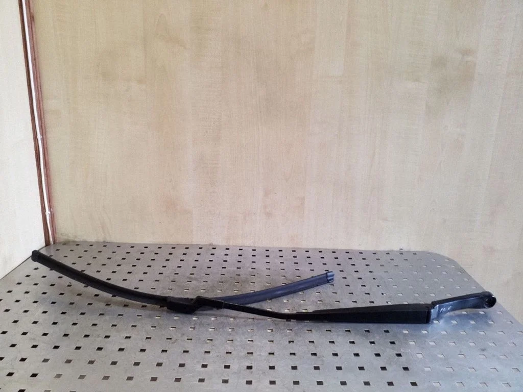Front wiper blade arm 13289889