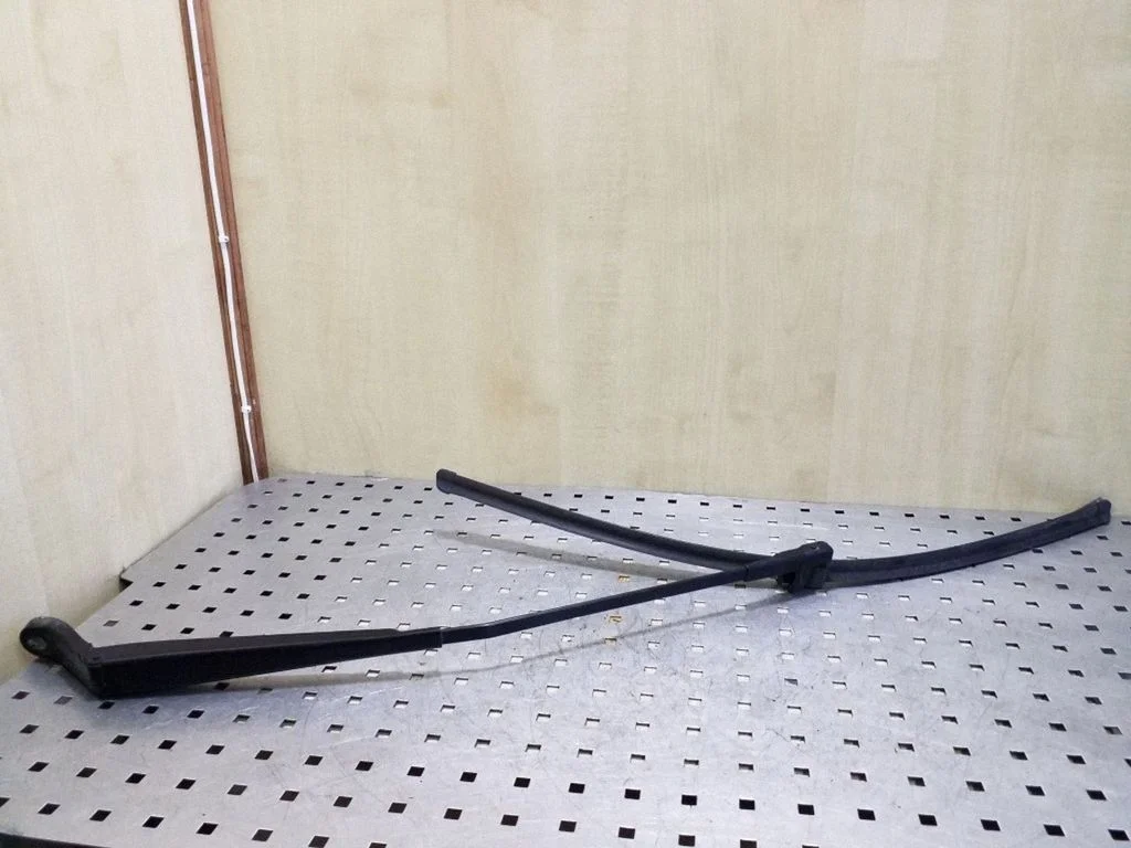 Front wiper blade arm – left