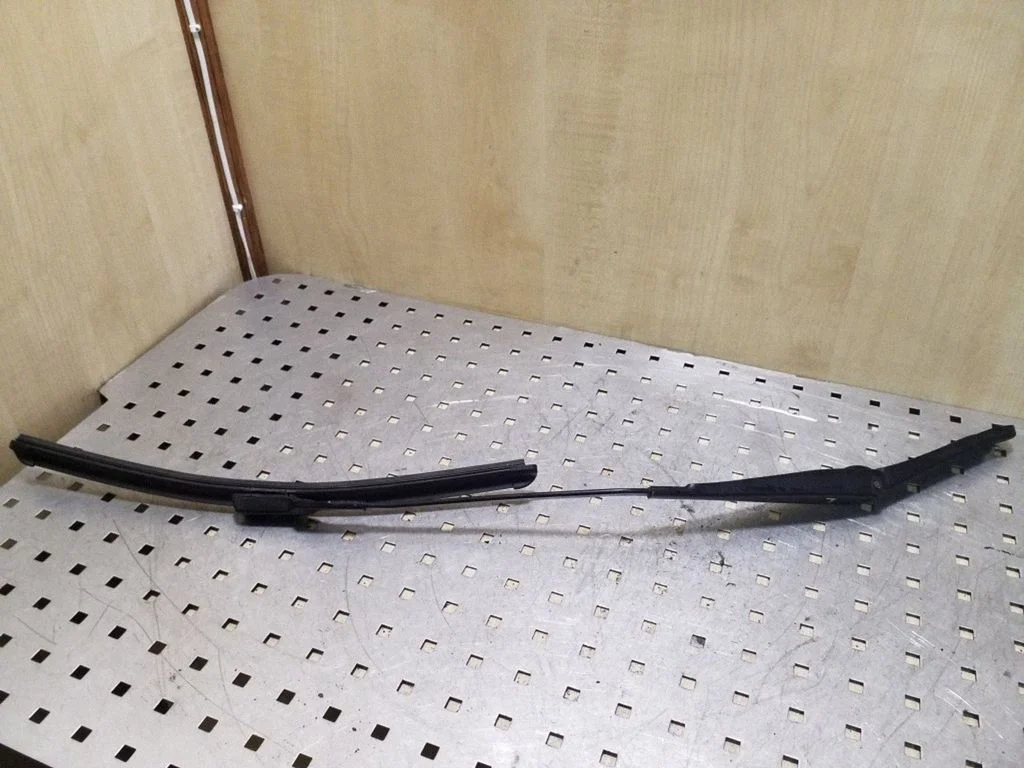 Front wiper blade arm – Ford Kuga I (2008-2012)