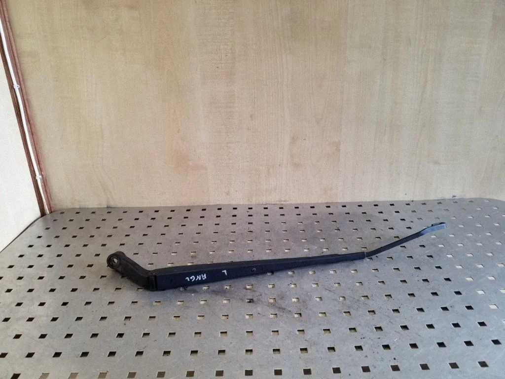 Front wiper blade arm – left