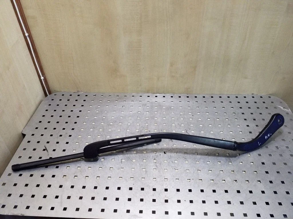 Front wiper blade arm 61617171642