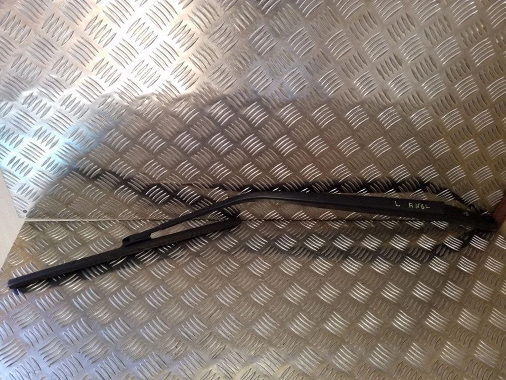 Front wiper blade arm – left
