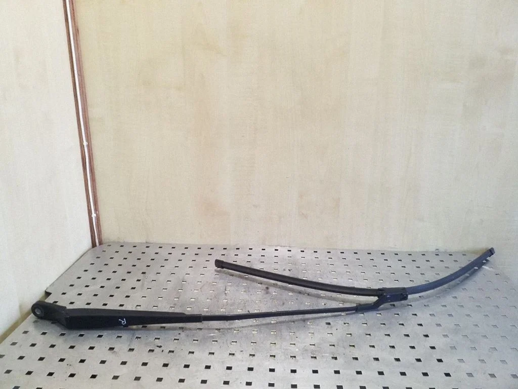 Front wiper blade arm – Peugeot 3008 I (2008-2015)