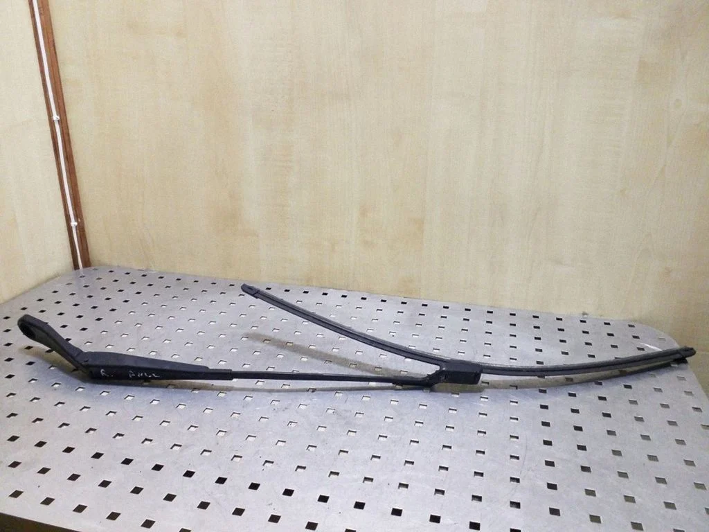 Front wiper blade arm 30753530