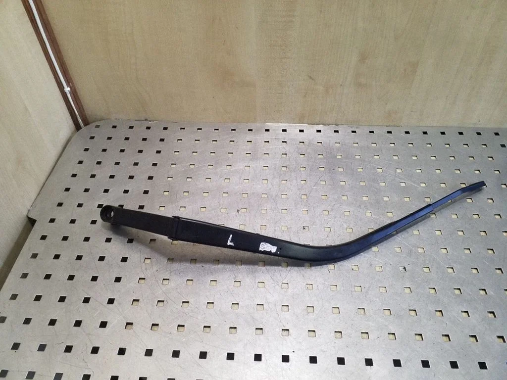 Front wiper blade arm – left
