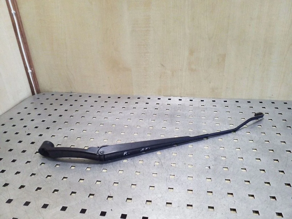 Front wiper blade arm – right