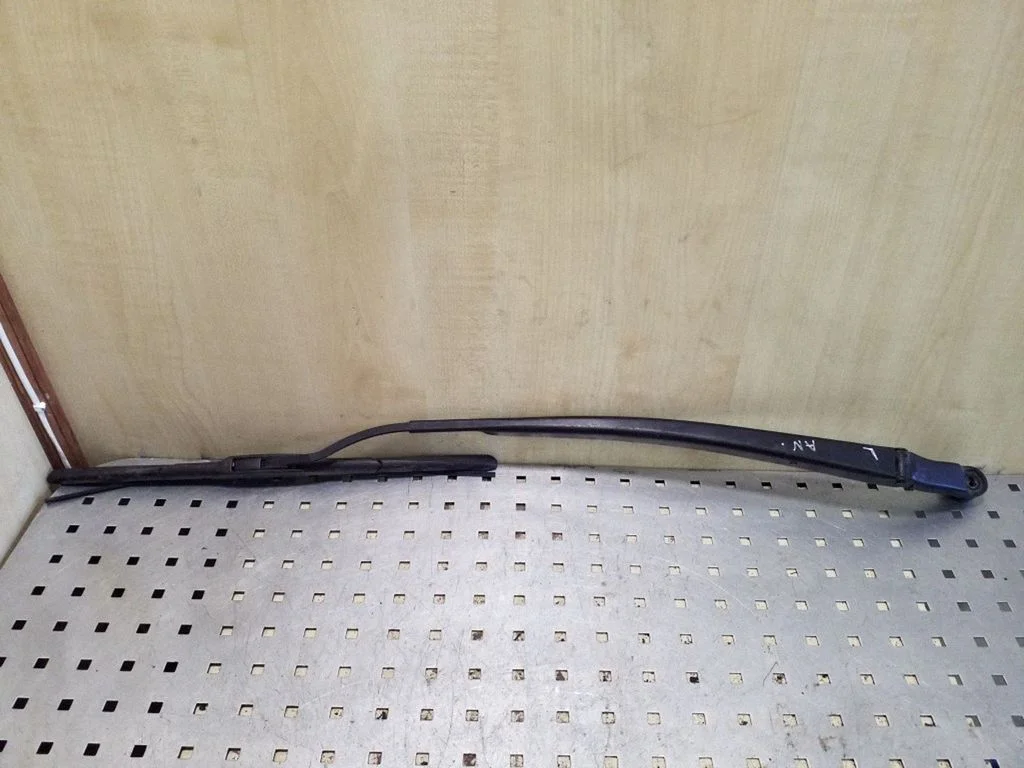 Front wiper blade arm – Toyota RAV 4 (XA30) (2006-2016)