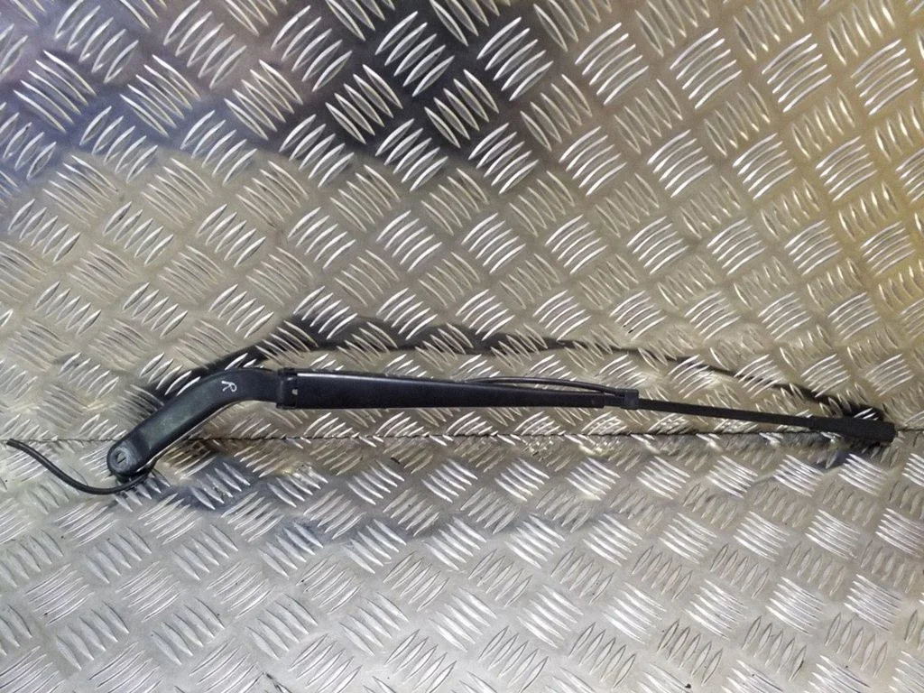 Front wiper blade arm A9068200744