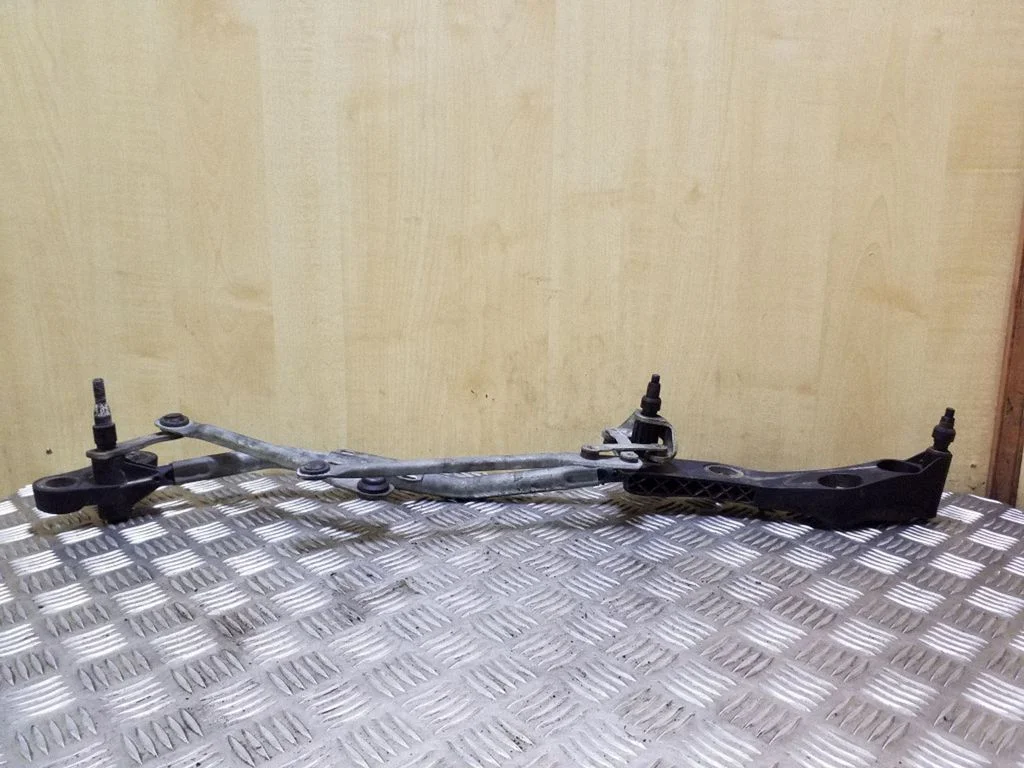 Front wiper linkage – BMW 5 Series E60 E61 (2004-2010)