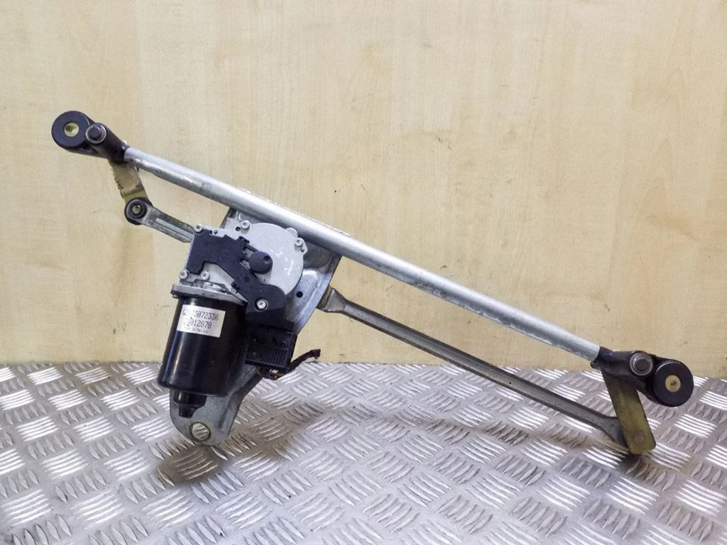 Front wiper linkage 7046571