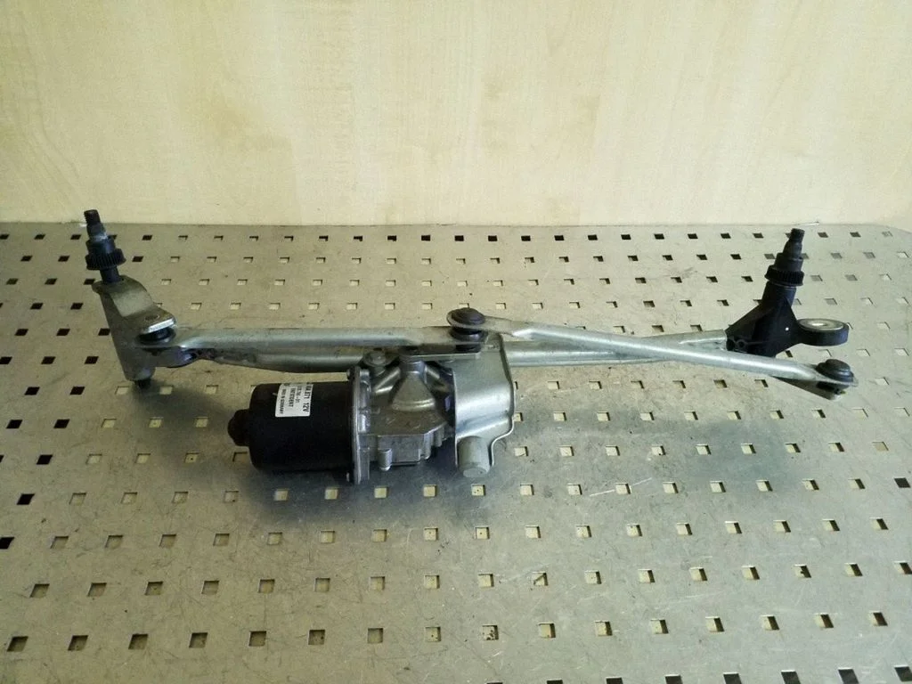 Mechanizm wycieraczek (trapez) – BMW Seria 1 E81 E87 (2004-2011)