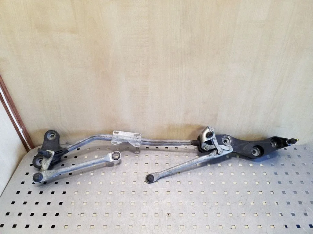 Front wiper linkage – BMW 5 Series E60 E61 (2004-2010)