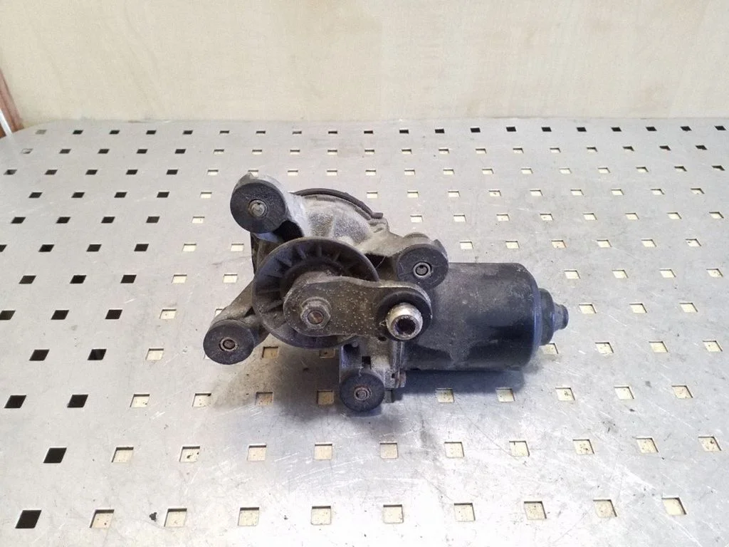 Wiper motor – Mitsubishi Pajero Sport I (1996-2008)