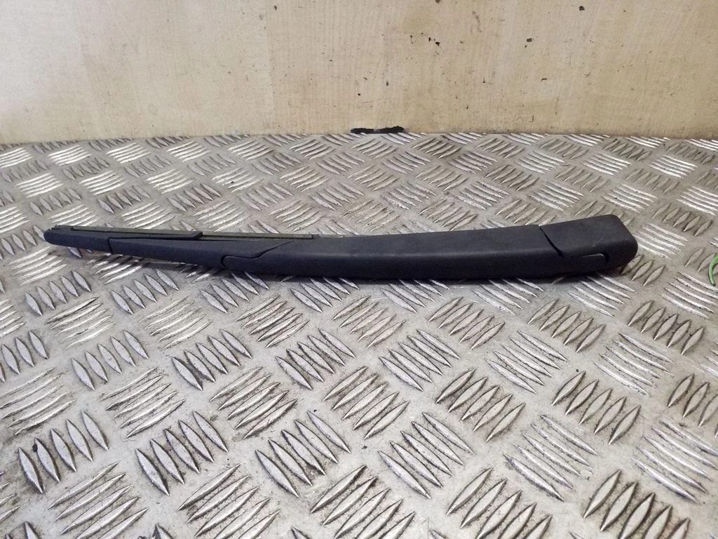Rear wiper blade arm – Nissan Qashqai (2010-2014)