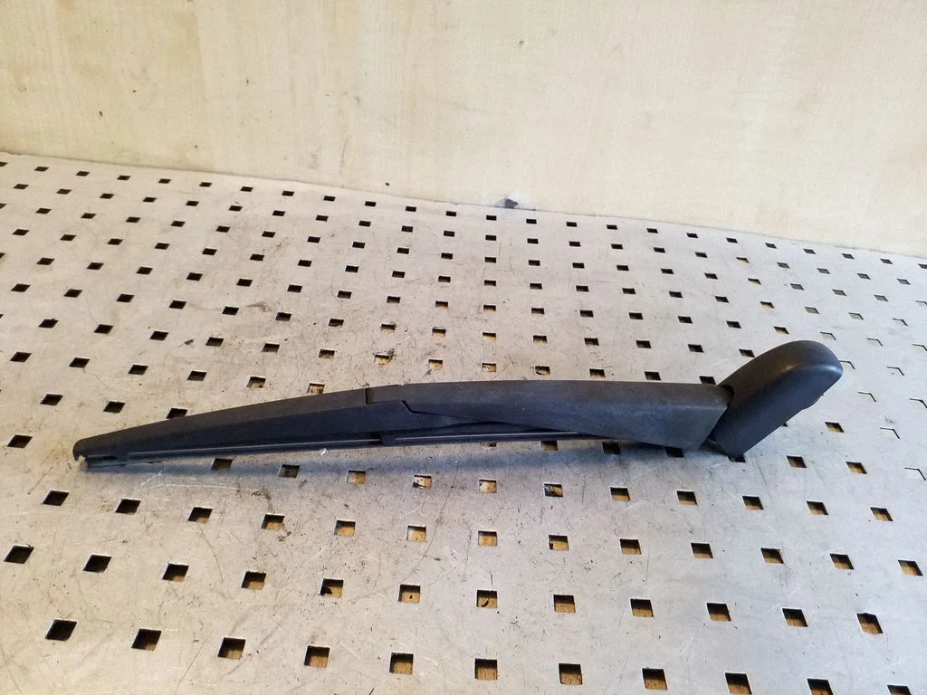 Rear wiper blade arm – Toyota Verso (2009-2018)