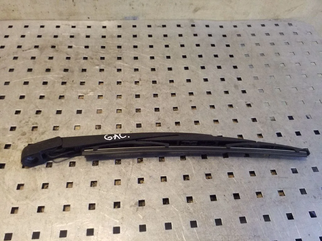 Rear wiper blade arm 06226