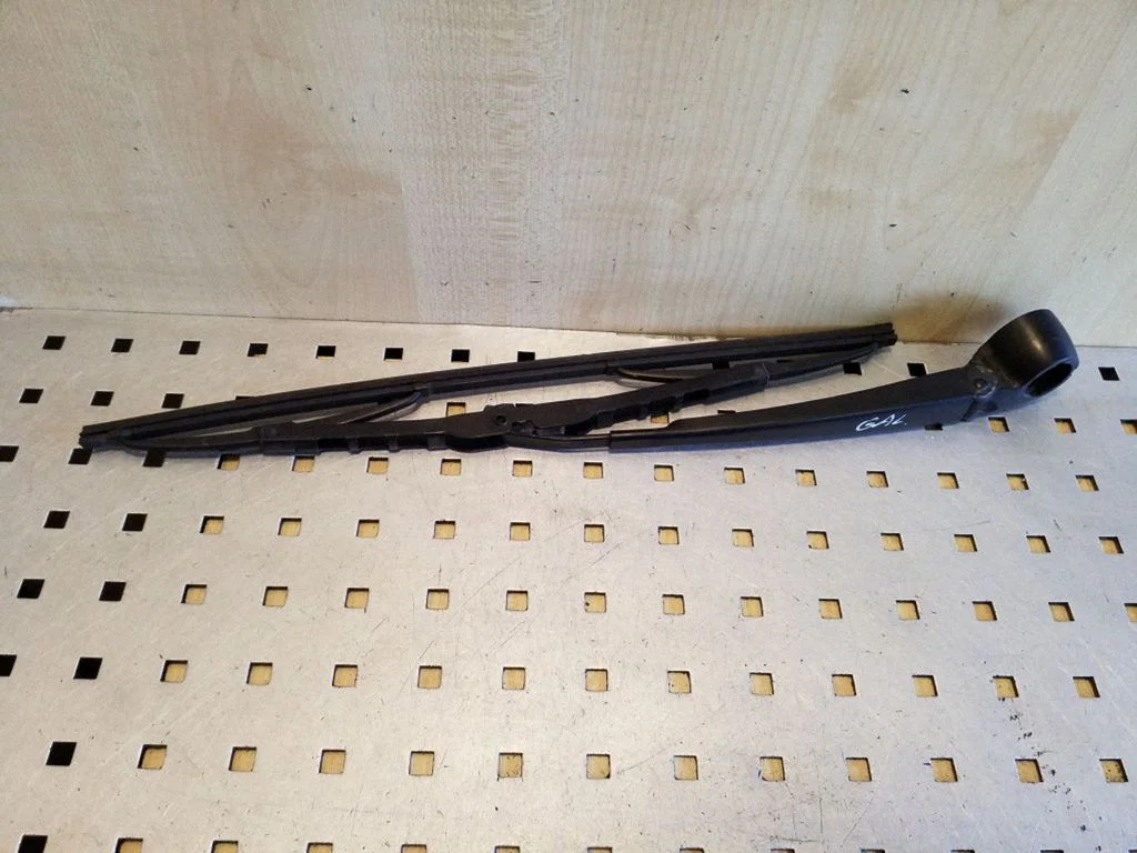 Aizmugurējā stikla tīrītāja svira 8D9955407