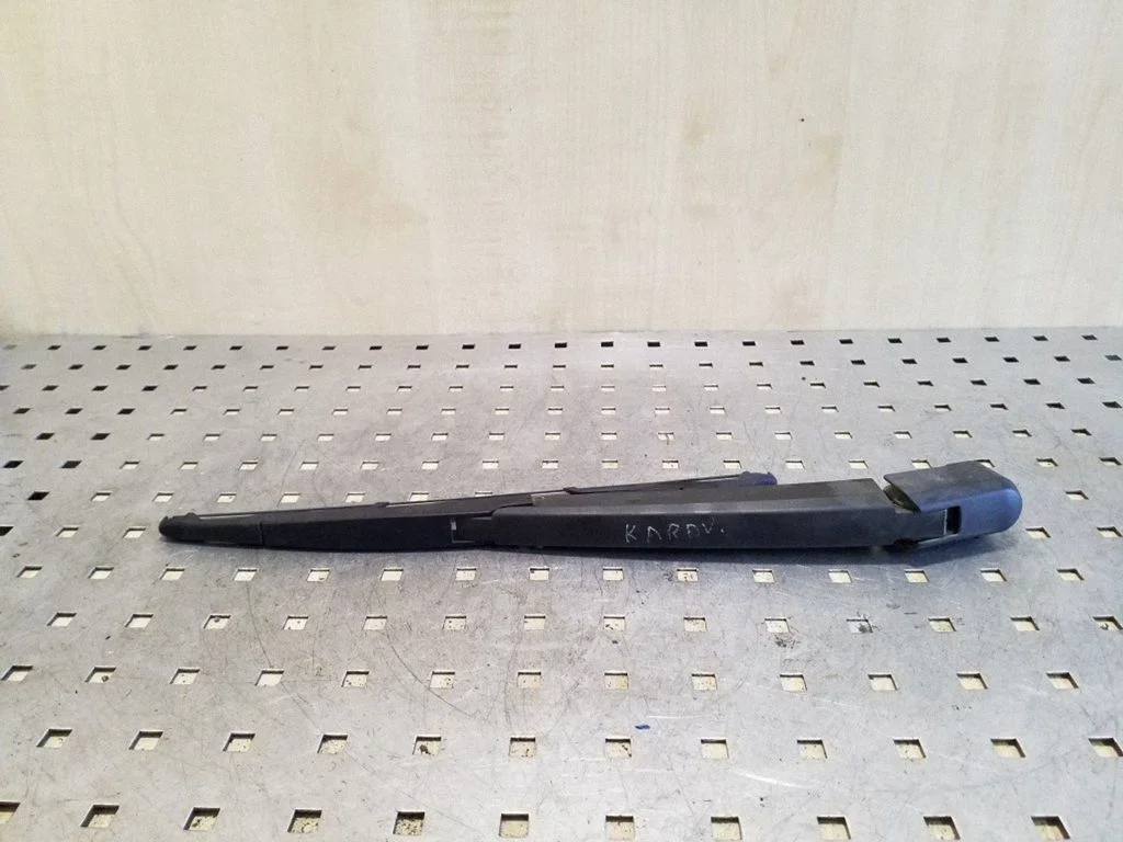 Rear wiper blade arm