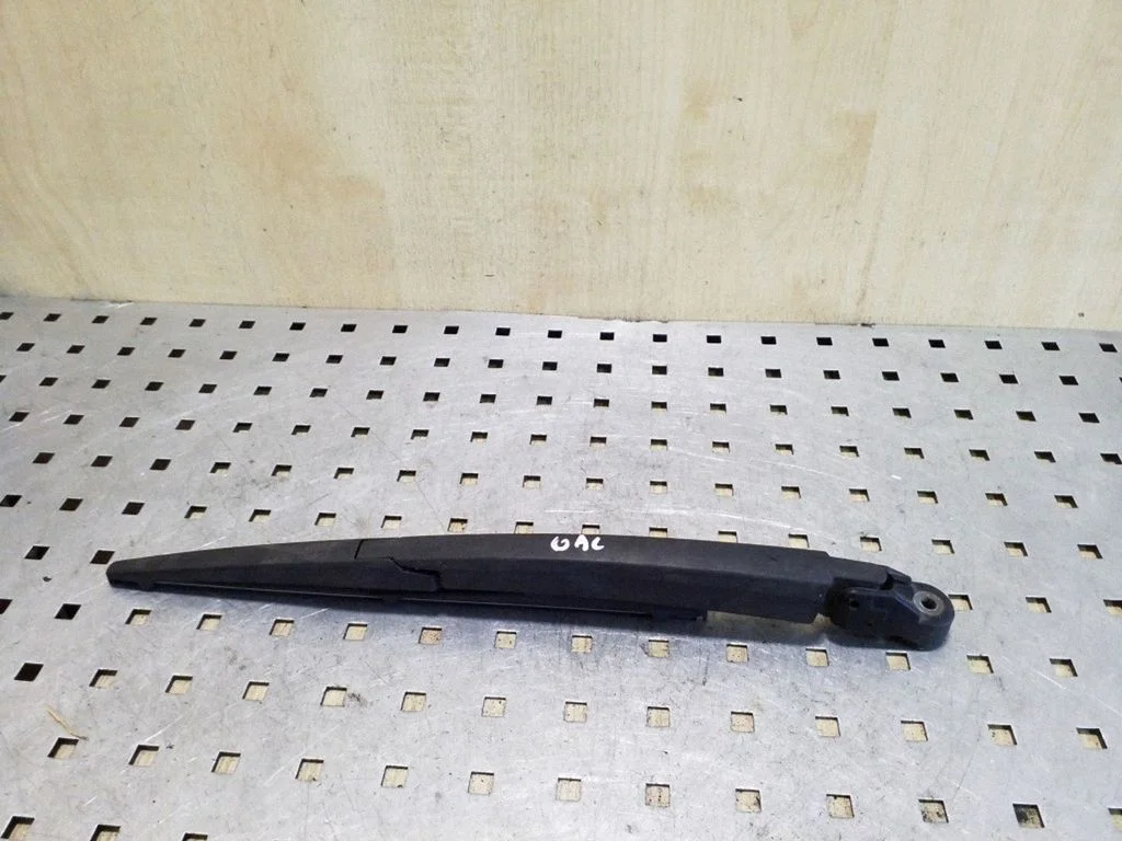 Rear wiper blade arm – Toyota Corolla Verso E121 (2004-2007)