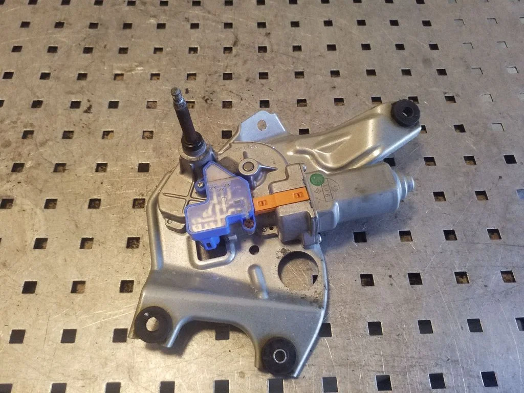 Rear window wiper motor – Subaru Outback (2009-2014)