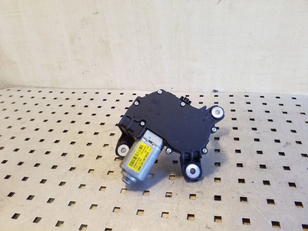 Rear window wiper motor – Opel Zafira C (2011-2019)
