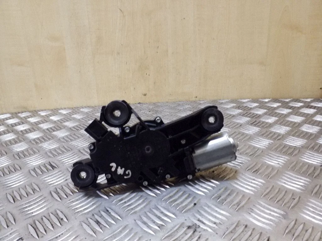 Aizmugurējā stikla tīrītāja motoriņš 3M51R17K441AG