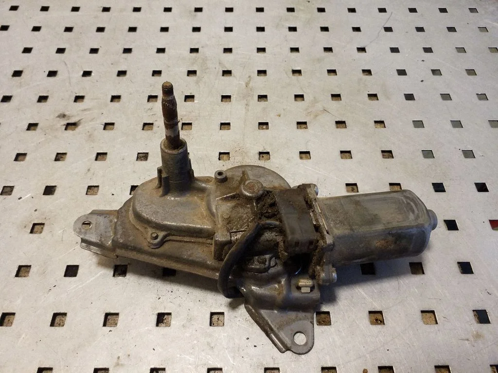Rear window wiper motor – Toyota Yaris Verso (1999-2005)