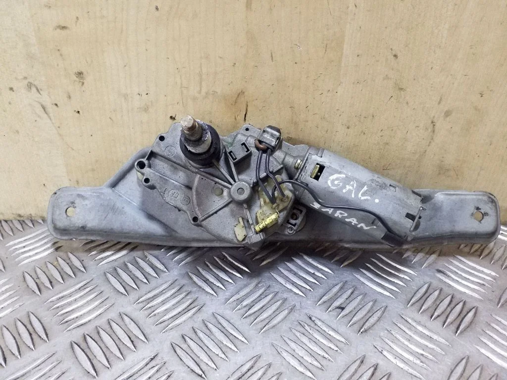 Aizmugurējā stikla tīrītāja motoriņš 7M0955713B