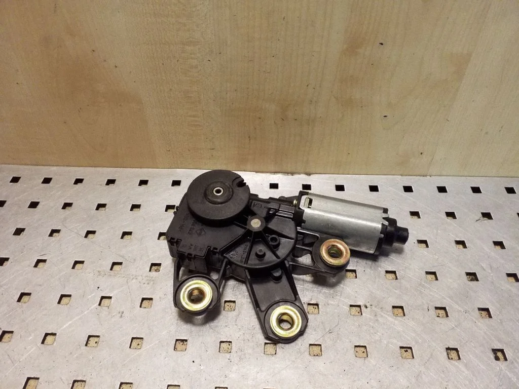 Rear window wiper motor – Volkswagen Touareg I (2002-2010)