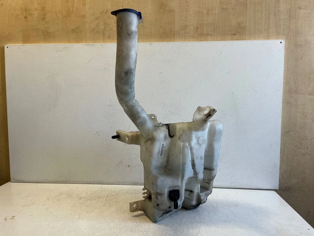 Windshield washer fluid reservoir/tank EM2B17B613AE